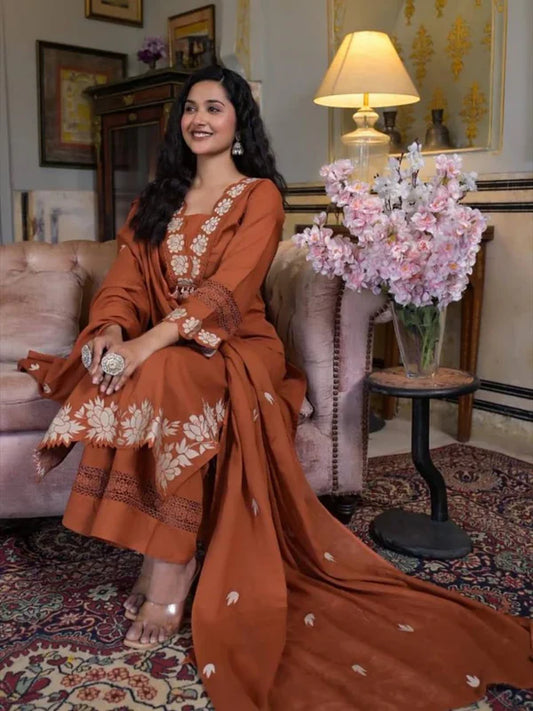 Elegant Embroidered Suit Set with Cutwork and Complete Cotton Linning