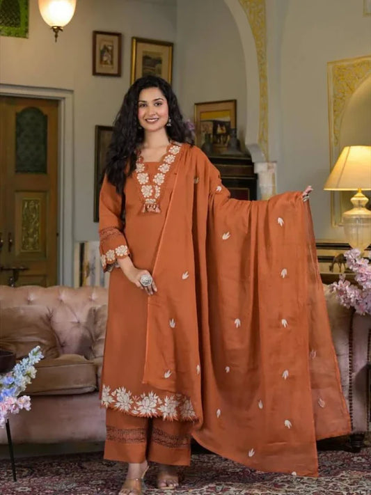 Elegant Embroidered Suit Set with Cutwork and Complete Cotton Linning